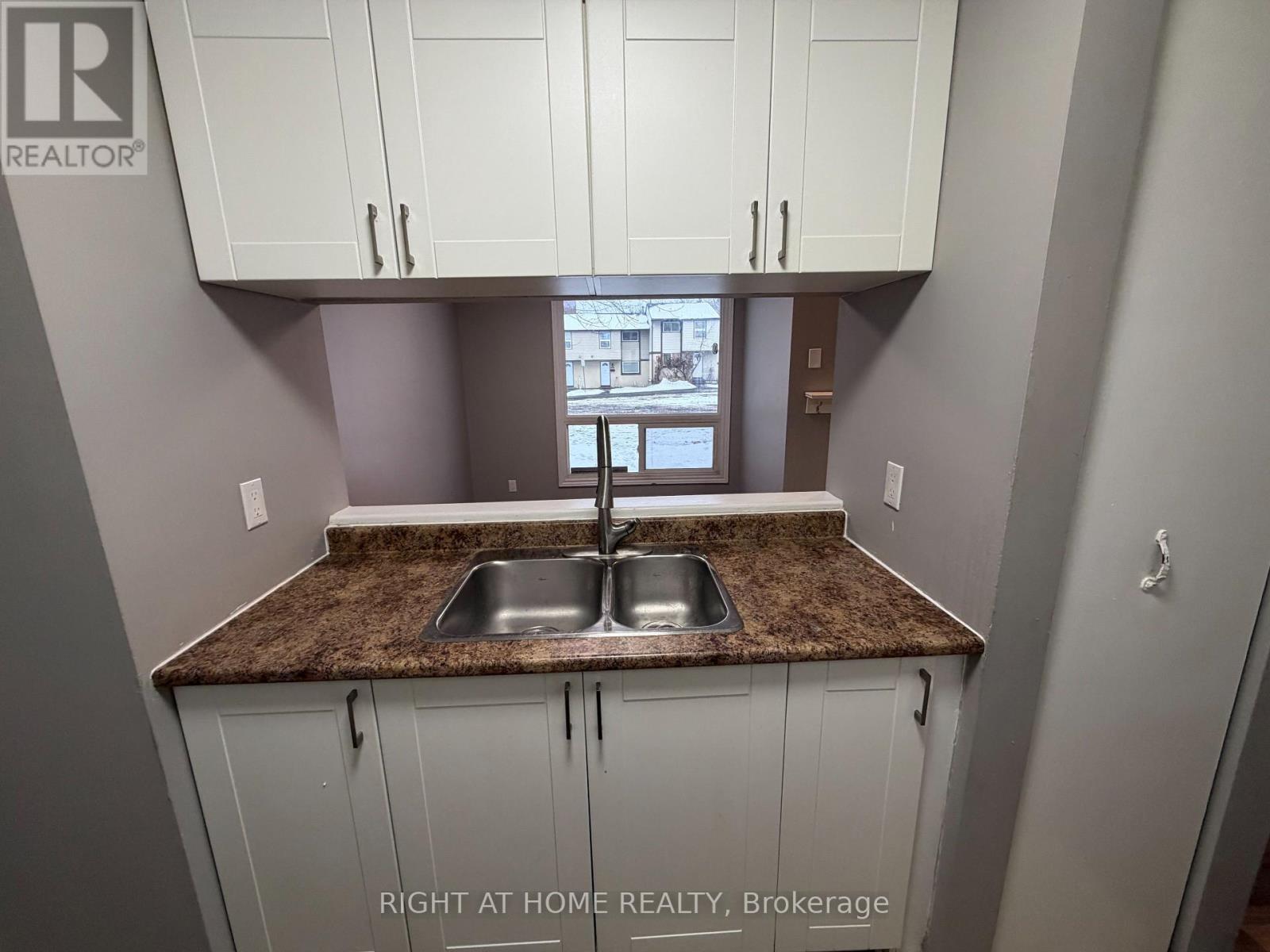 154 - 2570 Southvale Crescent, Ottawa, ON - Indoor