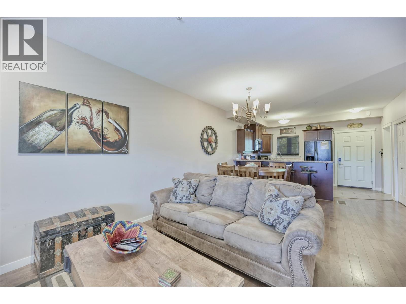 4300 44Th Avenue Unit# 109, Osoyoos, BC - Indoor Photo Showing Living Room