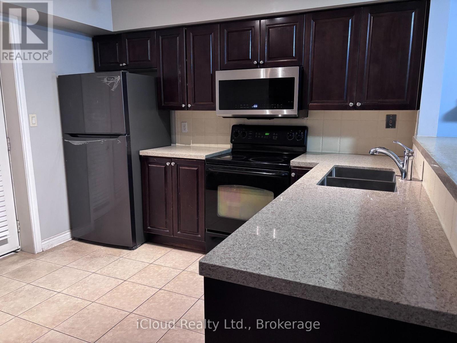 105 - 4005 Kilmer Drive, Burlington, ON - Indoor Photo Showing Kitchen With Double Sink