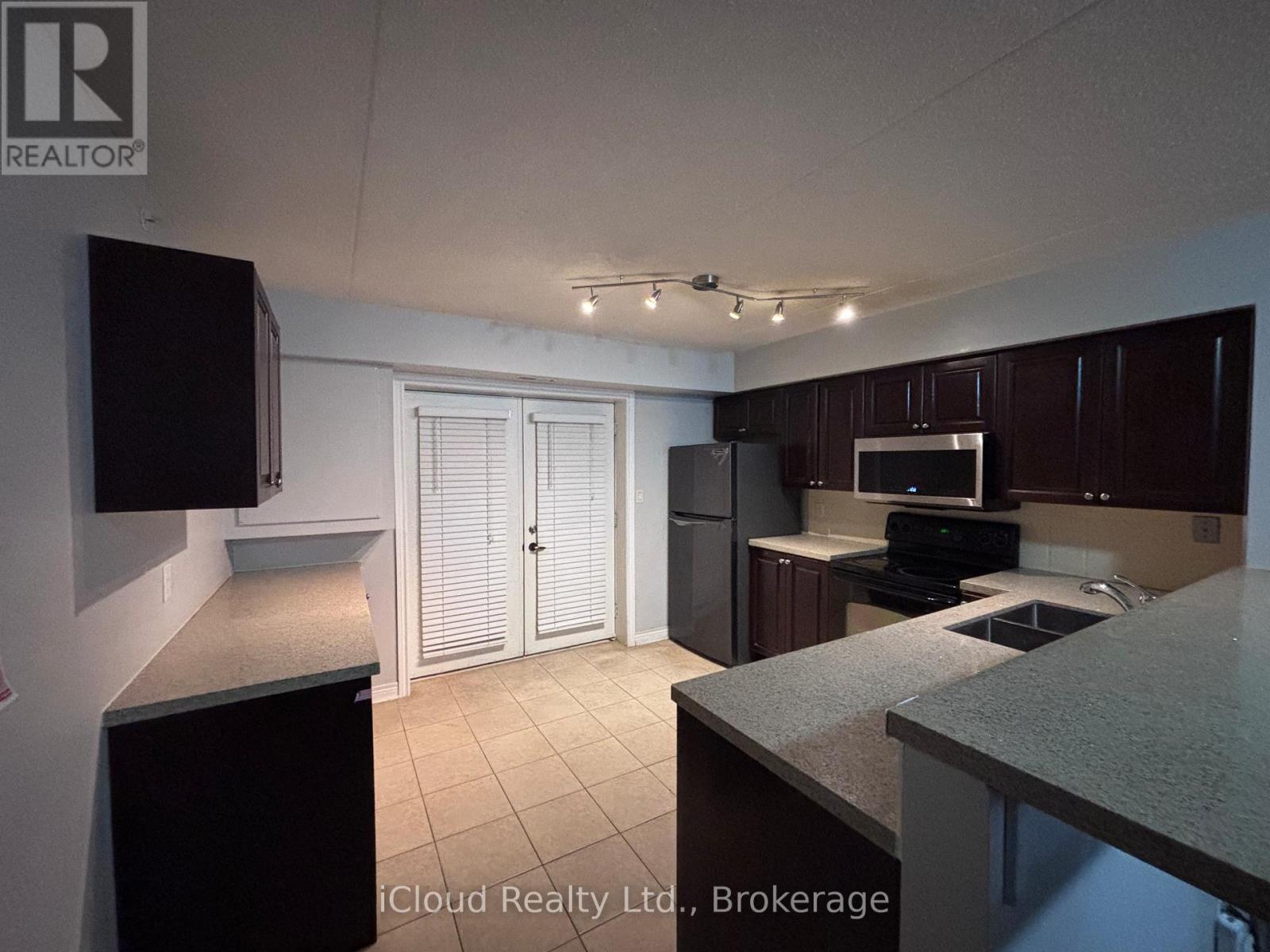 105 - 4005 Kilmer Drive, Burlington, ON - Indoor Photo Showing Kitchen With Double Sink