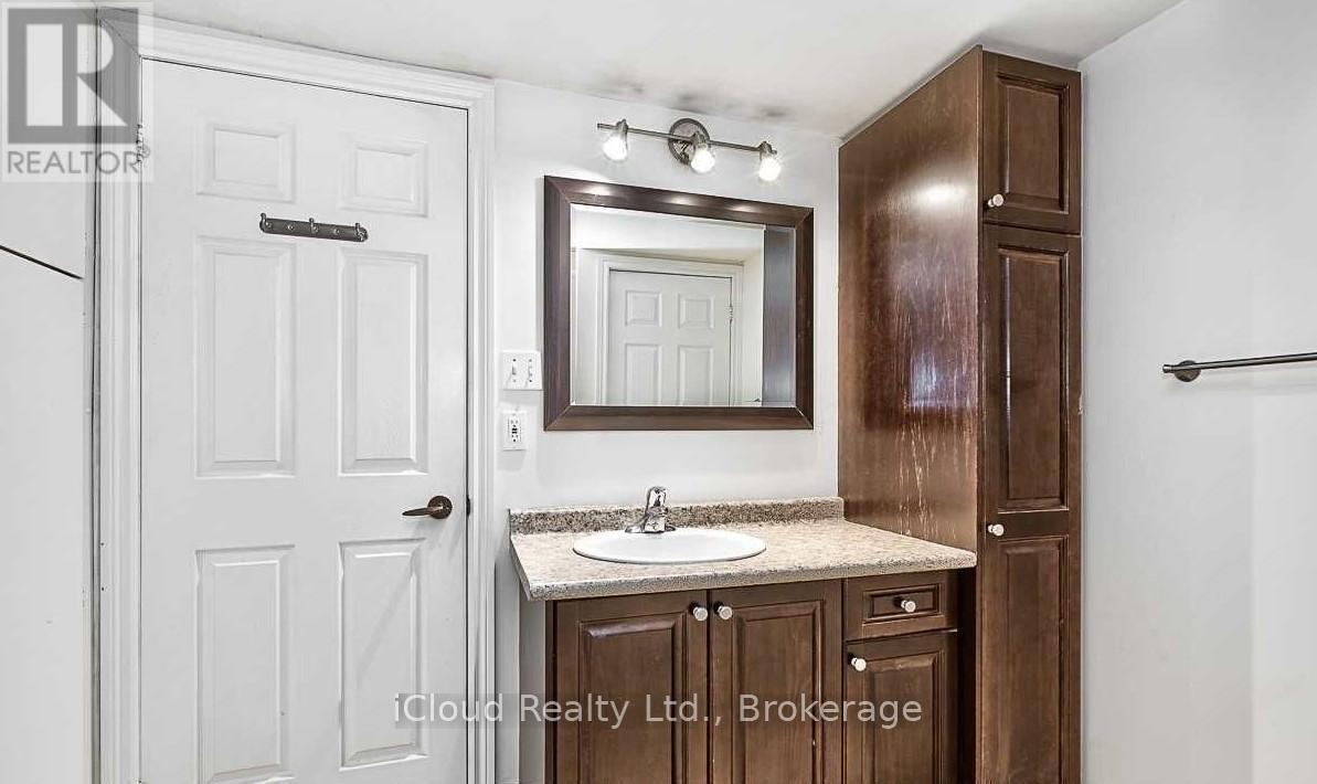 105 - 4005 Kilmer Drive, Burlington, ON - Indoor Photo Showing Bathroom