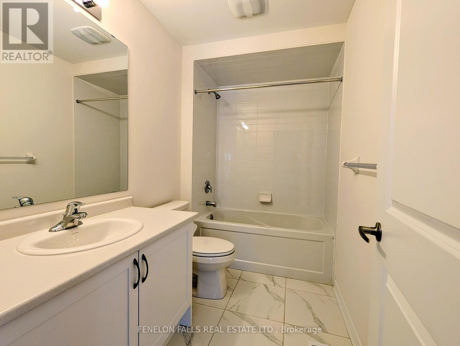 25 Hickey Lane, Kawartha Lakes (Lindsay), ON - Indoor Photo Showing Bathroom