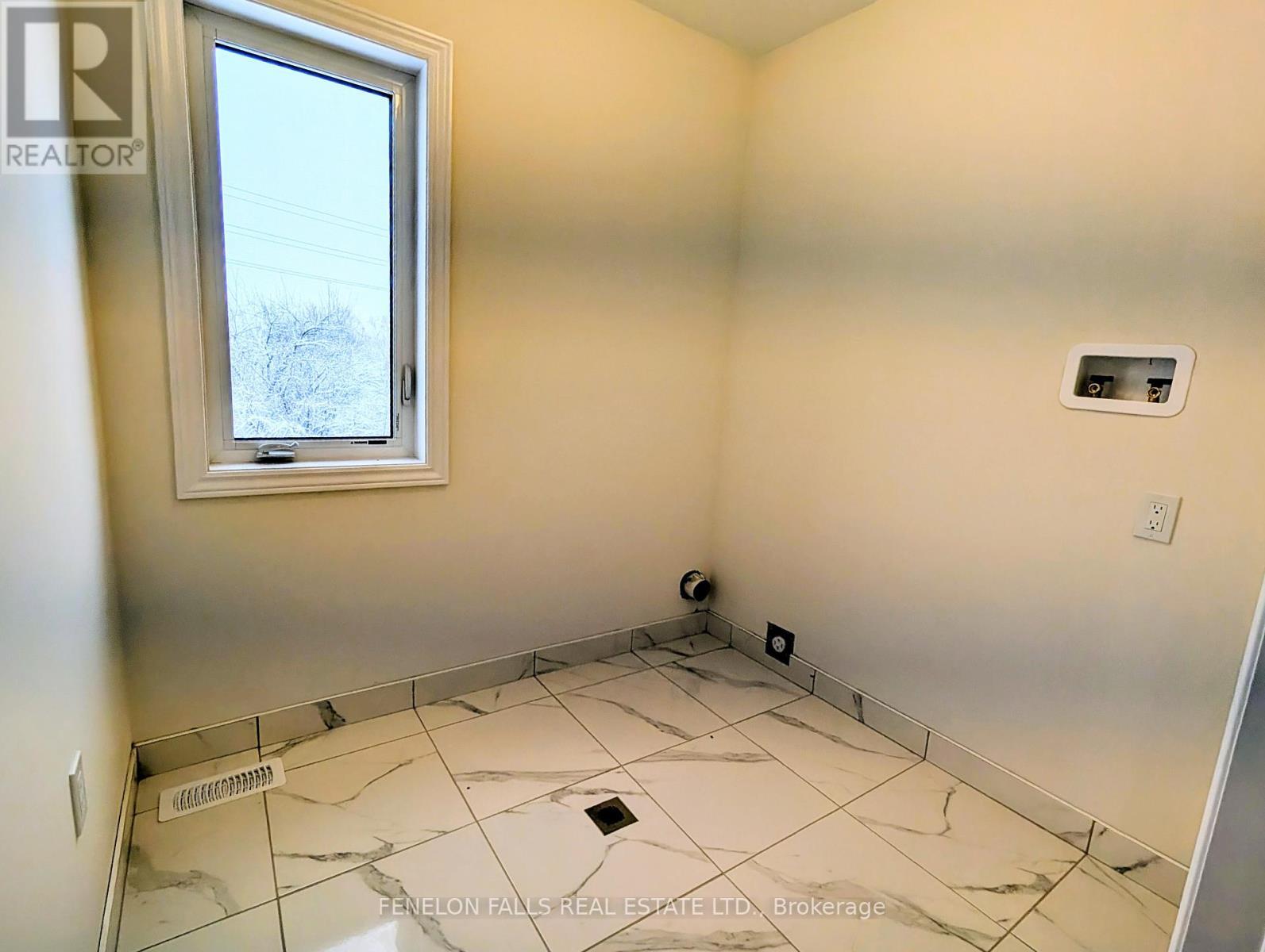 25 Hickey Lane, Kawartha Lakes (Lindsay), ON - Indoor Photo Showing Other Room