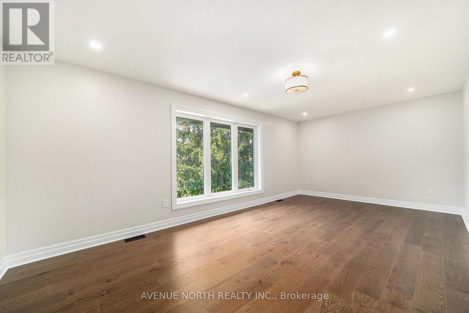 19 Newland Drive, Ottawa, ON - Indoor Photo Showing Other Room