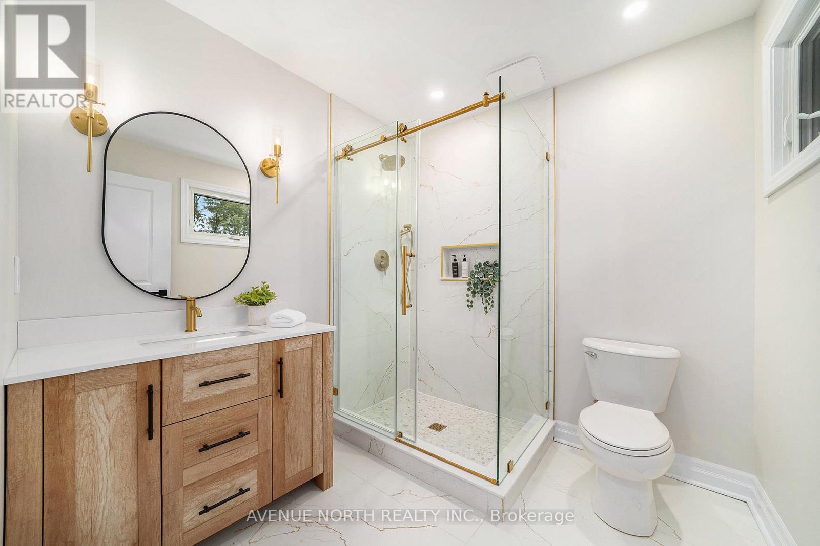 19 Newland Drive, Ottawa, ON - Indoor Photo Showing Bathroom