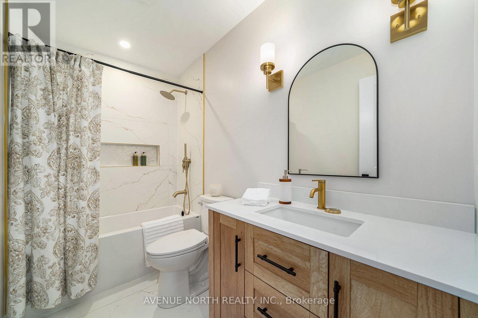 19 Newland Drive, Ottawa, ON - Indoor Photo Showing Bathroom