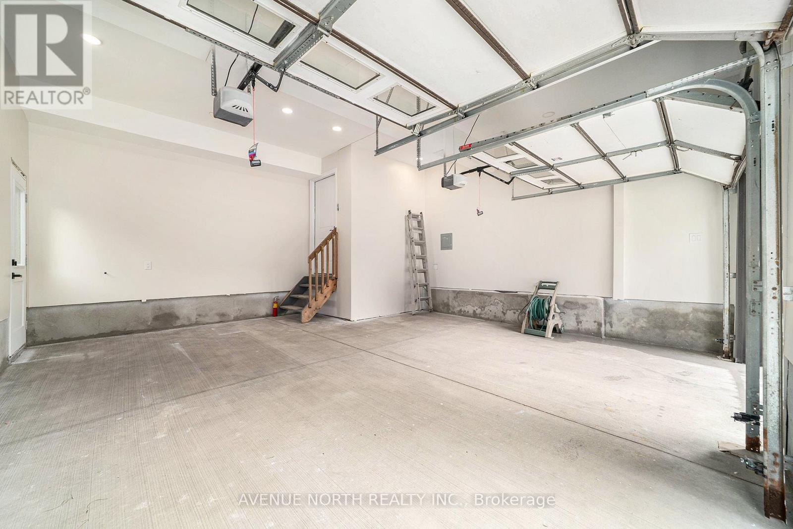 19 Newland Drive, Ottawa, ON - Indoor Photo Showing Garage