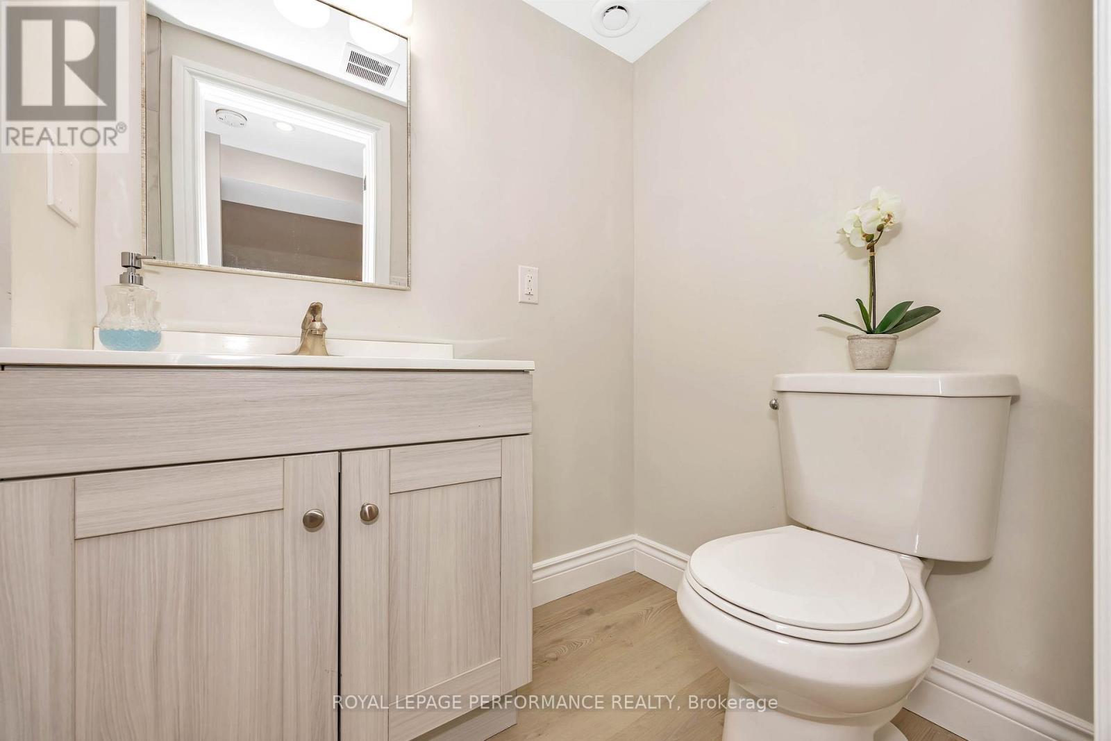B - 336 Tulip Crescent, Ottawa, ON - Indoor Photo Showing Bathroom