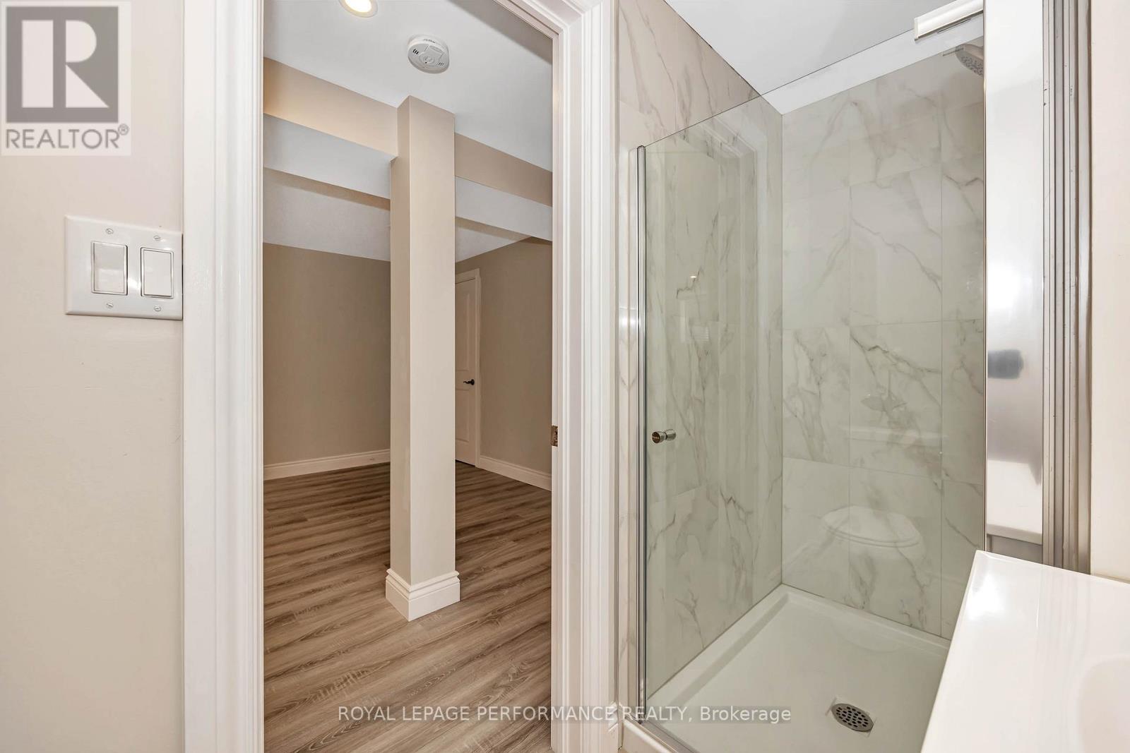B - 336 Tulip Crescent, Ottawa, ON - Indoor Photo Showing Bathroom