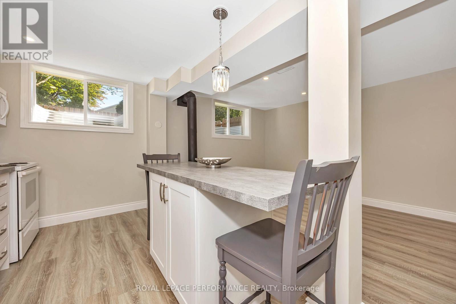 B - 336 Tulip Crescent, Ottawa, ON - Indoor