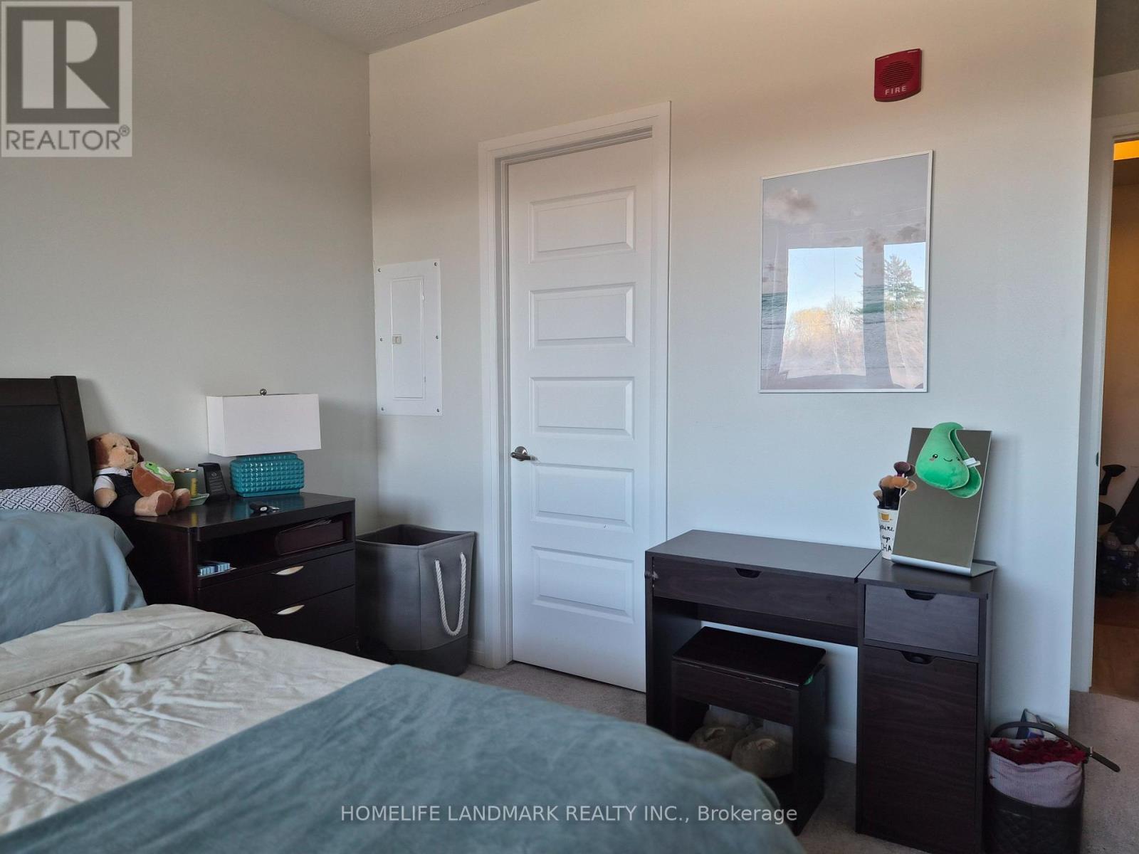 213 - 2 Adam Sellers Street, Markham, ON - Indoor Photo Showing Bedroom