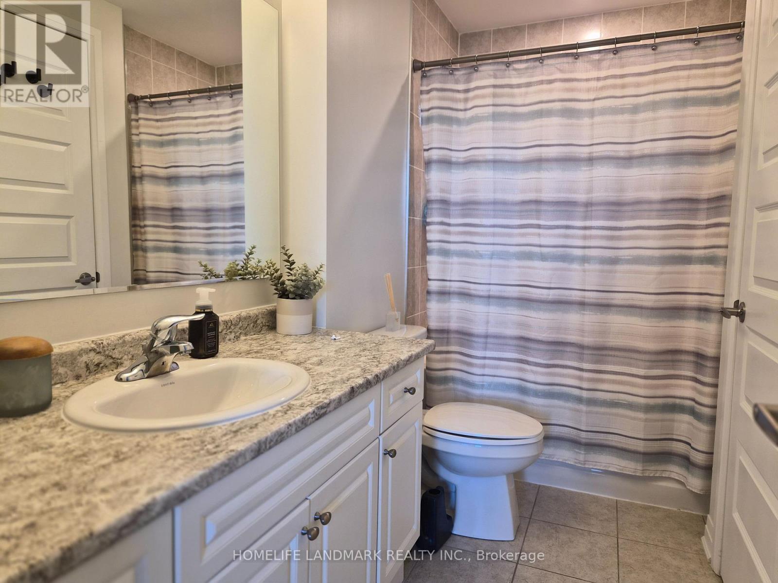 213 - 2 Adam Sellers Street, Markham, ON - Indoor Photo Showing Bathroom