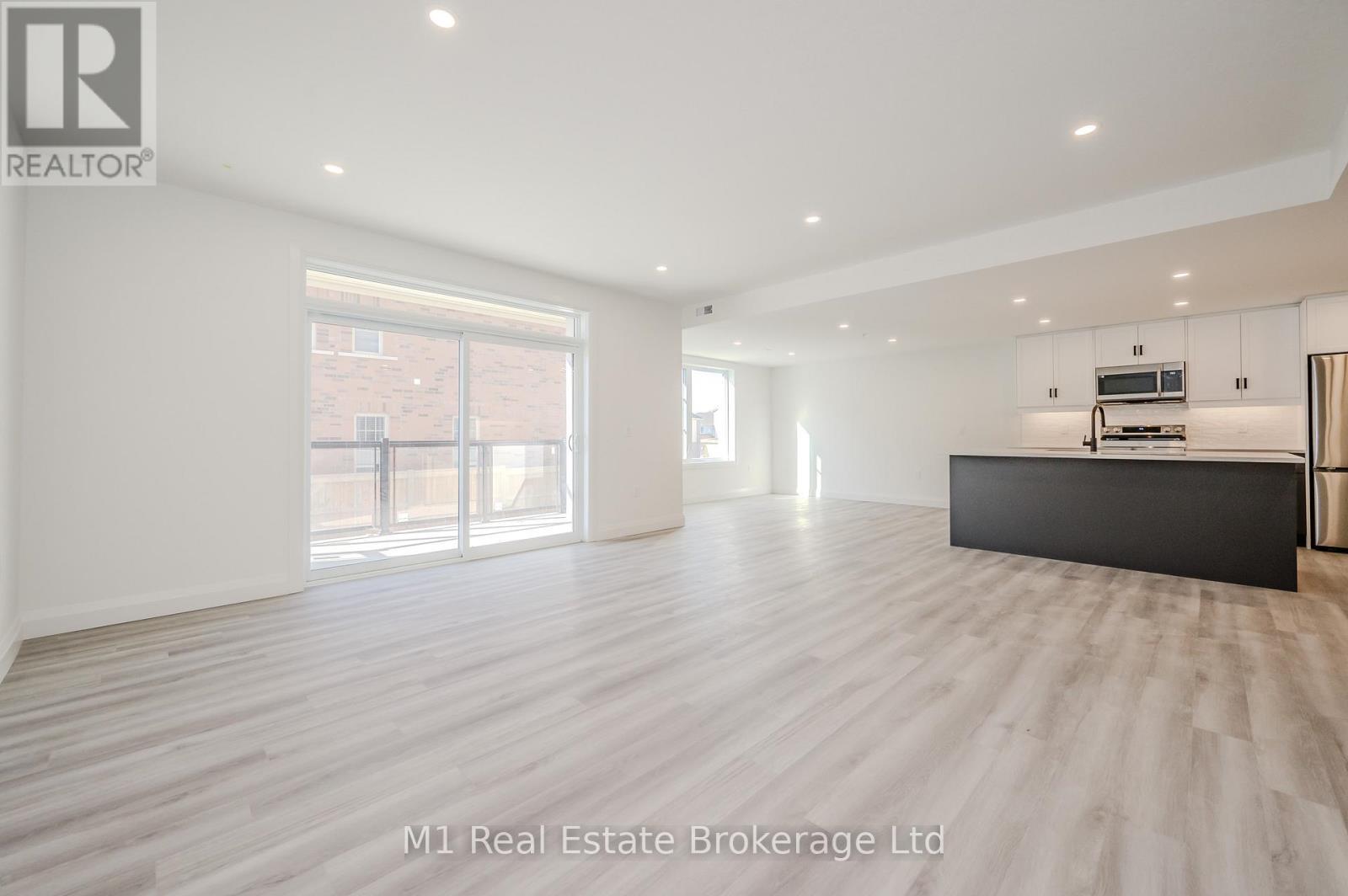 104 - 99B Farley Road, Centre Wellington (Fergus), ON - Indoor Photo Showing Kitchen