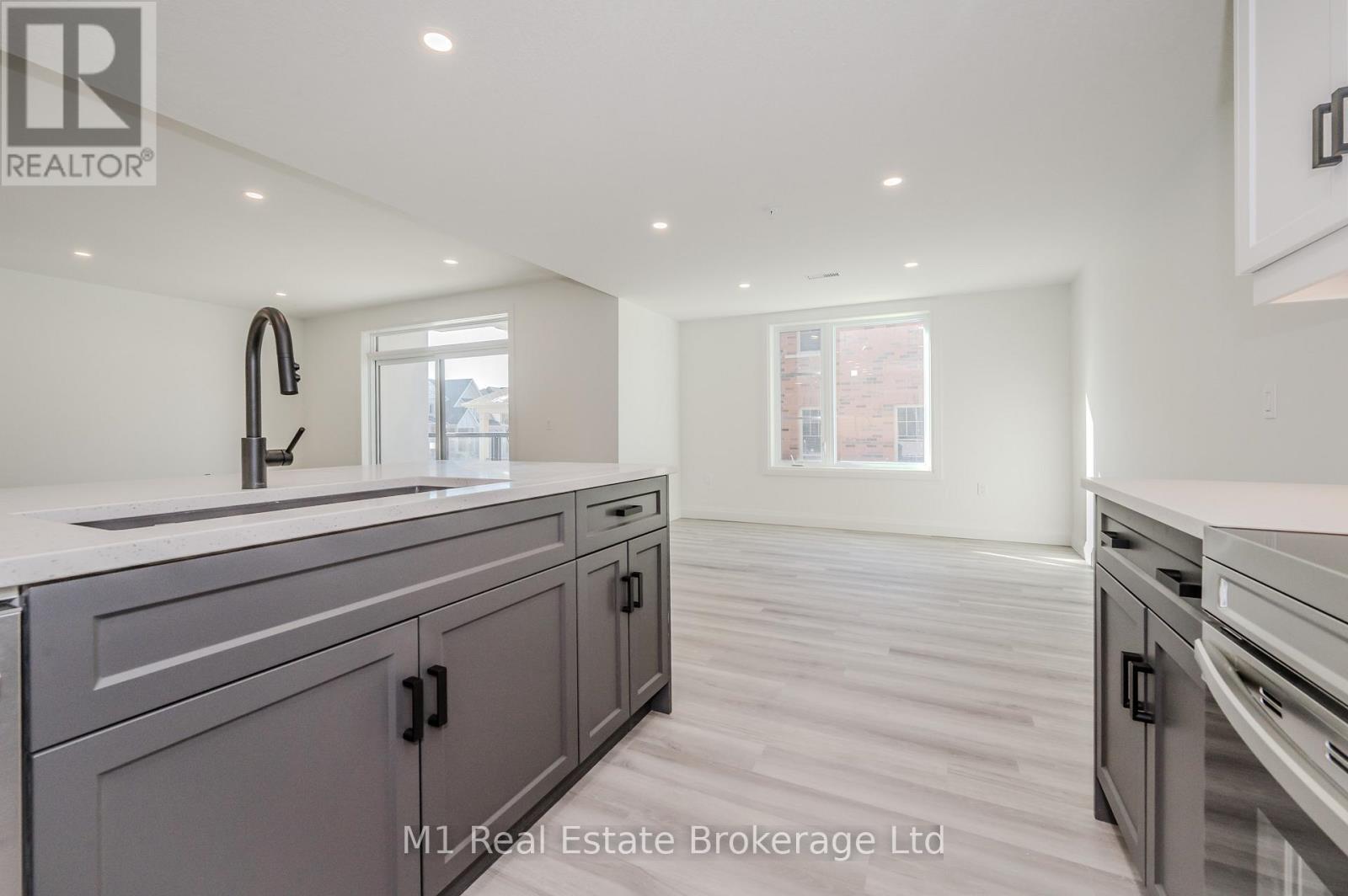 104 - 99B Farley Road, Centre Wellington (Fergus), ON - Indoor Photo Showing Kitchen