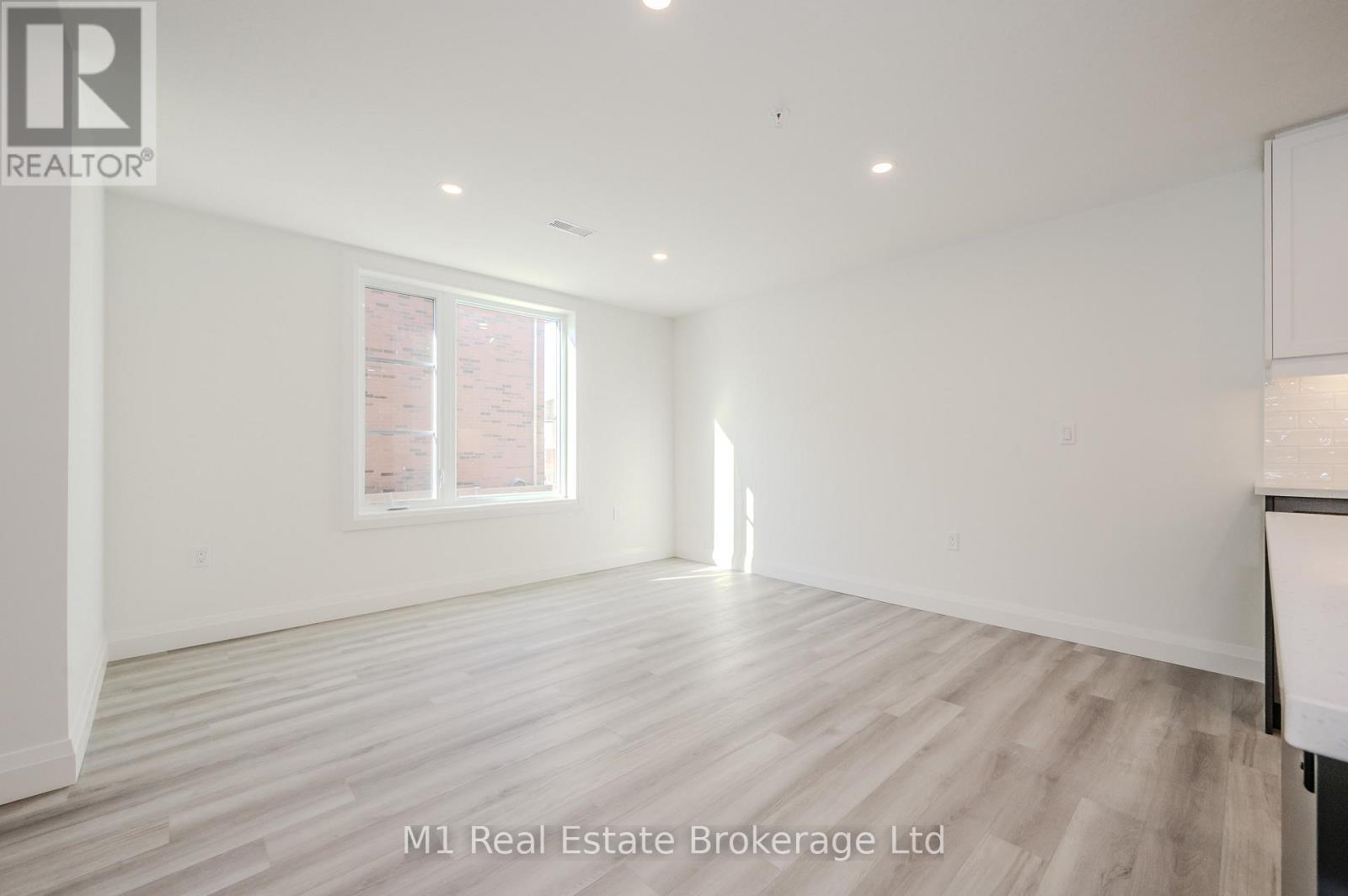 104 - 99B Farley Road, Centre Wellington (Fergus), ON - Indoor