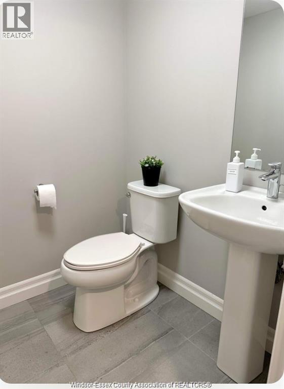 725 Brownstone Drive, Lakeshore, ON - Indoor Photo Showing Bathroom