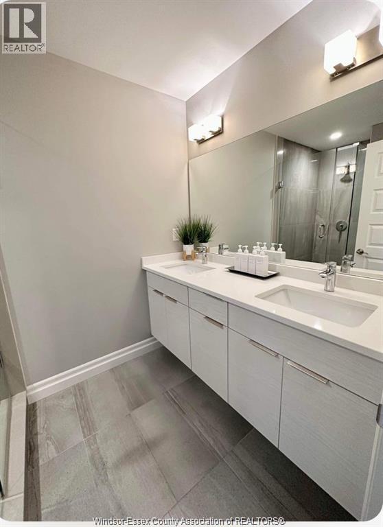 725 Brownstone Drive, Lakeshore, ON - Indoor Photo Showing Bathroom