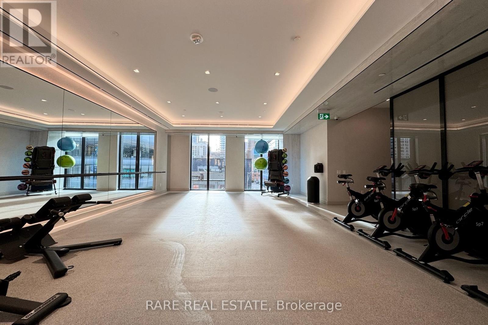 5511 - 8 Wellesley Street W, Toronto, ON - Indoor Photo Showing Gym Room