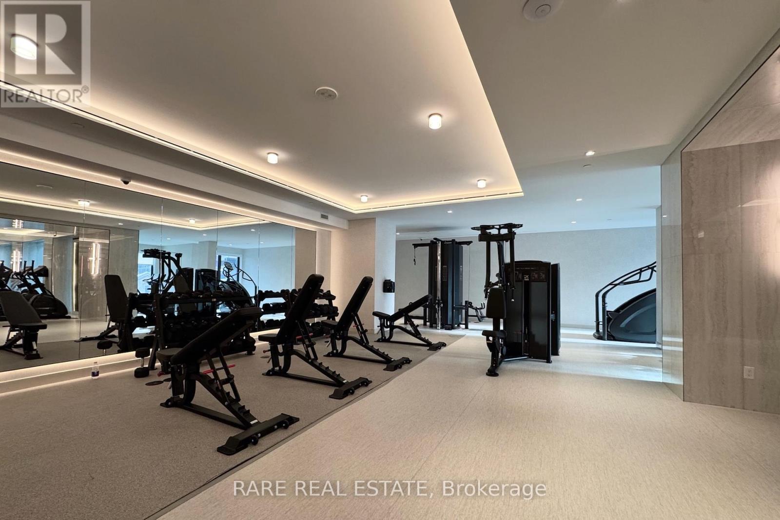 5511 - 8 Wellesley Street W, Toronto, ON - Indoor Photo Showing Gym Room
