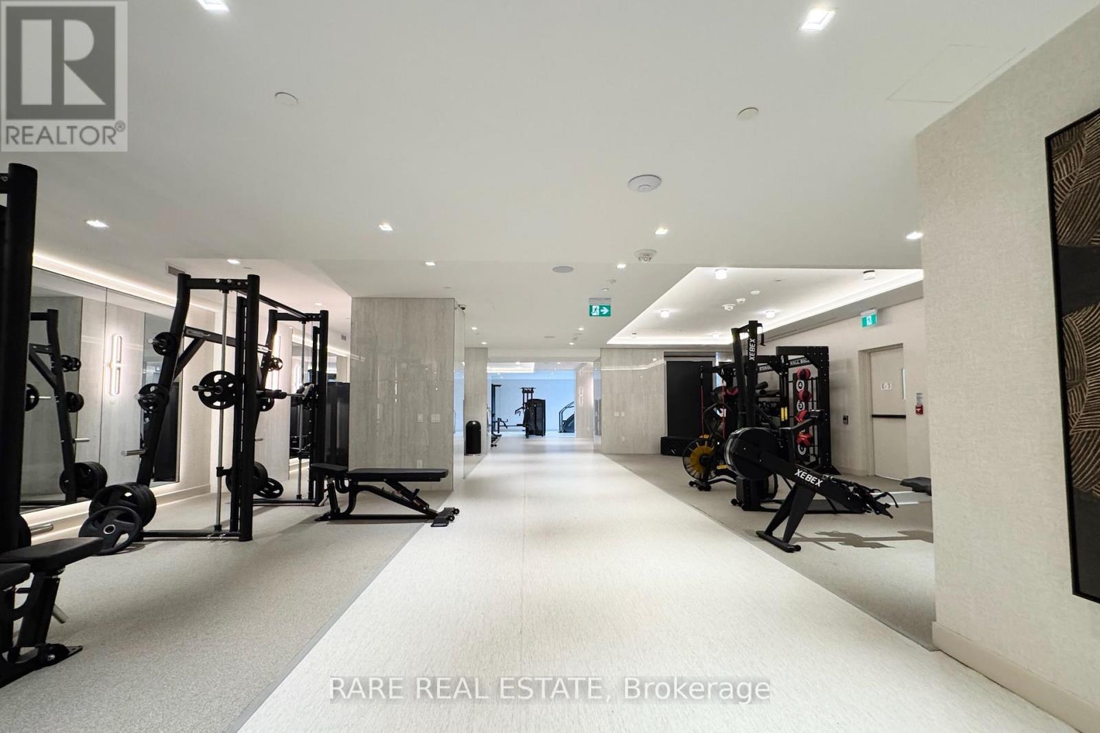 5511 - 8 Wellesley Street W, Toronto, ON - Indoor Photo Showing Gym Room