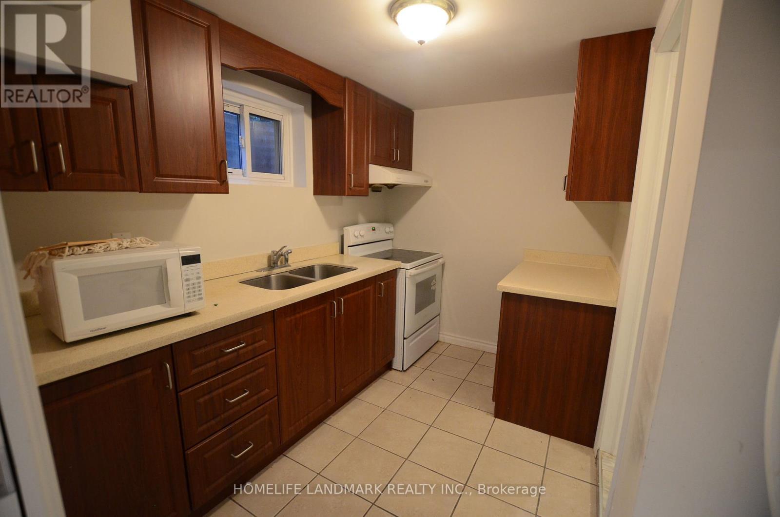 Lower Unit Apt - 259 Mcnicoll Avenue, Toronto, ON - Indoor Photo Showing Kitchen With Double Sink