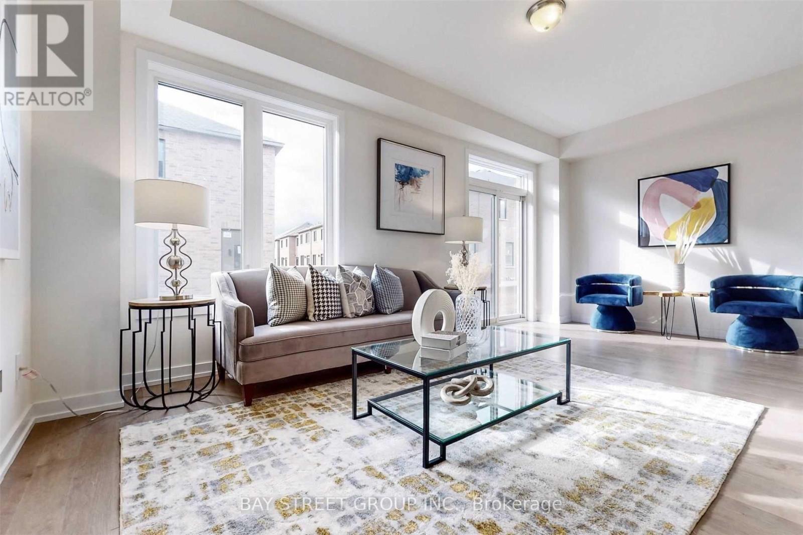 83 Boiton Street, Richmond Hill, ON - Indoor Photo Showing Living Room