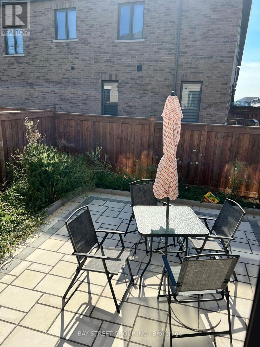 83 Boiton Street, Richmond Hill, ON - Outdoor