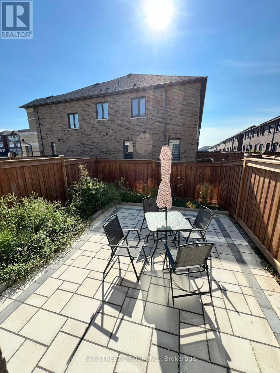 83 Boiton Street, Richmond Hill, ON - Outdoor