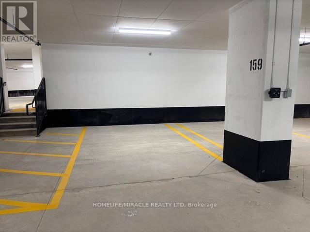 15 Skyridge Drive, Brampton, ON - Indoor Photo Showing Garage