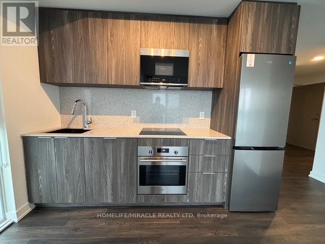 15 Skyridge Drive, Brampton, ON - Indoor Photo Showing Kitchen