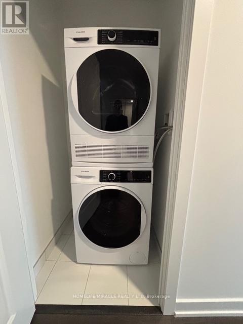 15 Skyridge Drive, Brampton, ON - Indoor Photo Showing Laundry Room