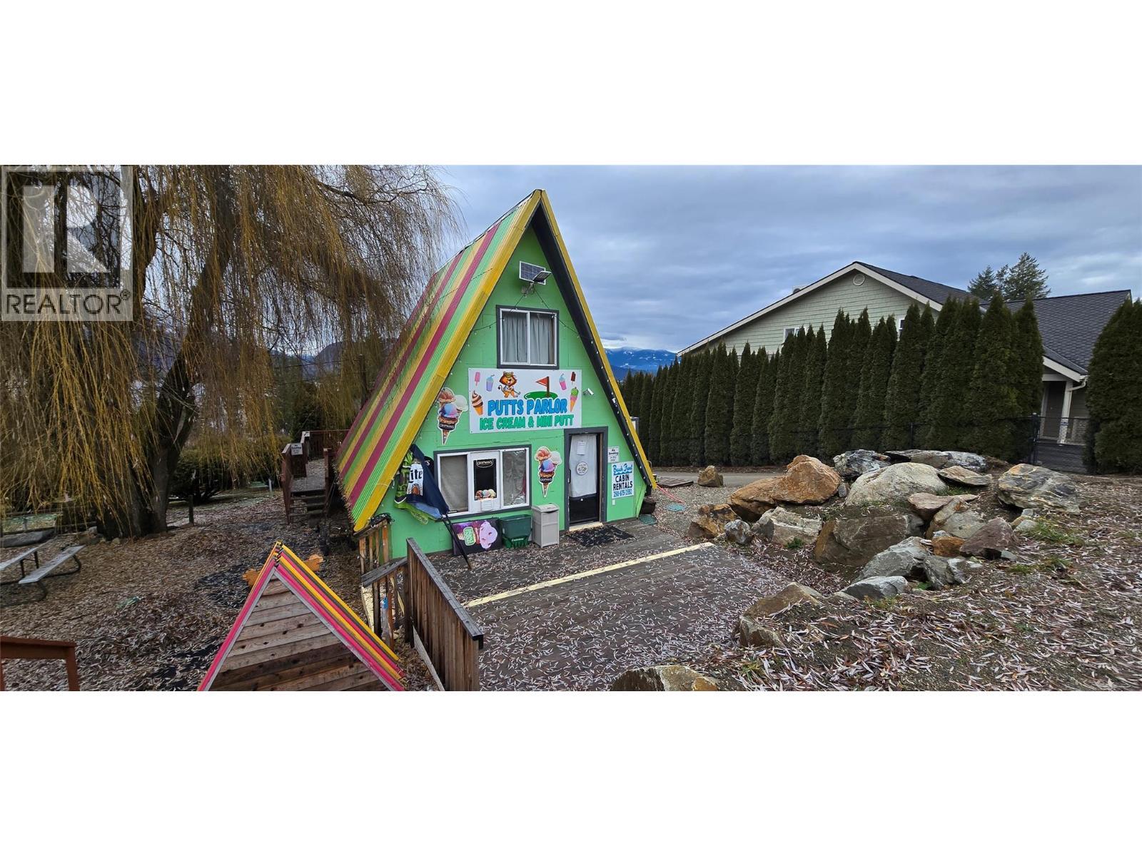 1277 Trans Canada Highway, Sorrento, BC