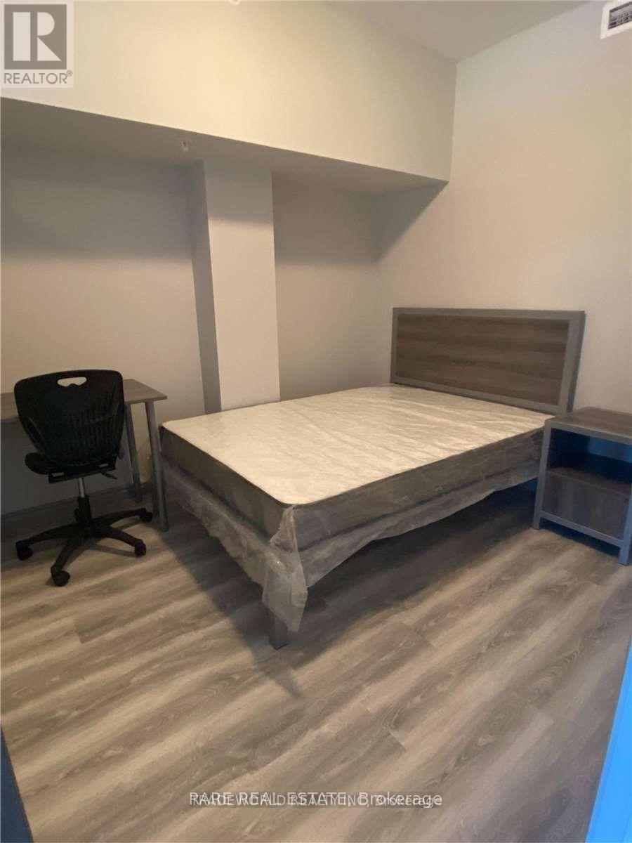 B411 - 275 Larch Street, Waterloo, ON - Indoor Photo Showing Other Room