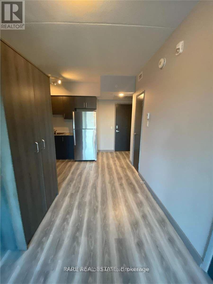 B411 - 275 Larch Street, Waterloo, ON - Indoor Photo Showing Other Room