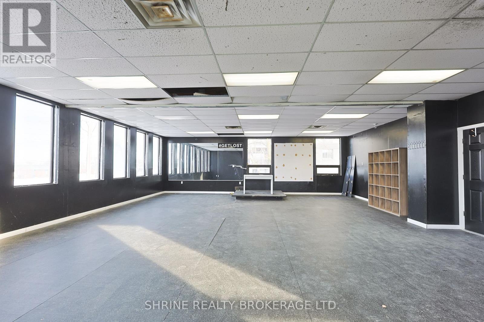 Upper - 134 Commissioners Road W, London South (South O), ON