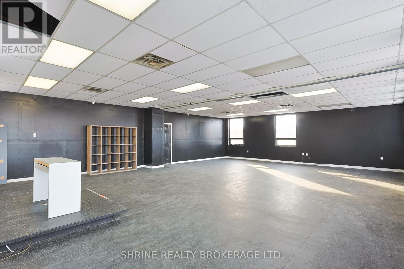 Upper - 134 Commissioners Road W, London South (South O), ON