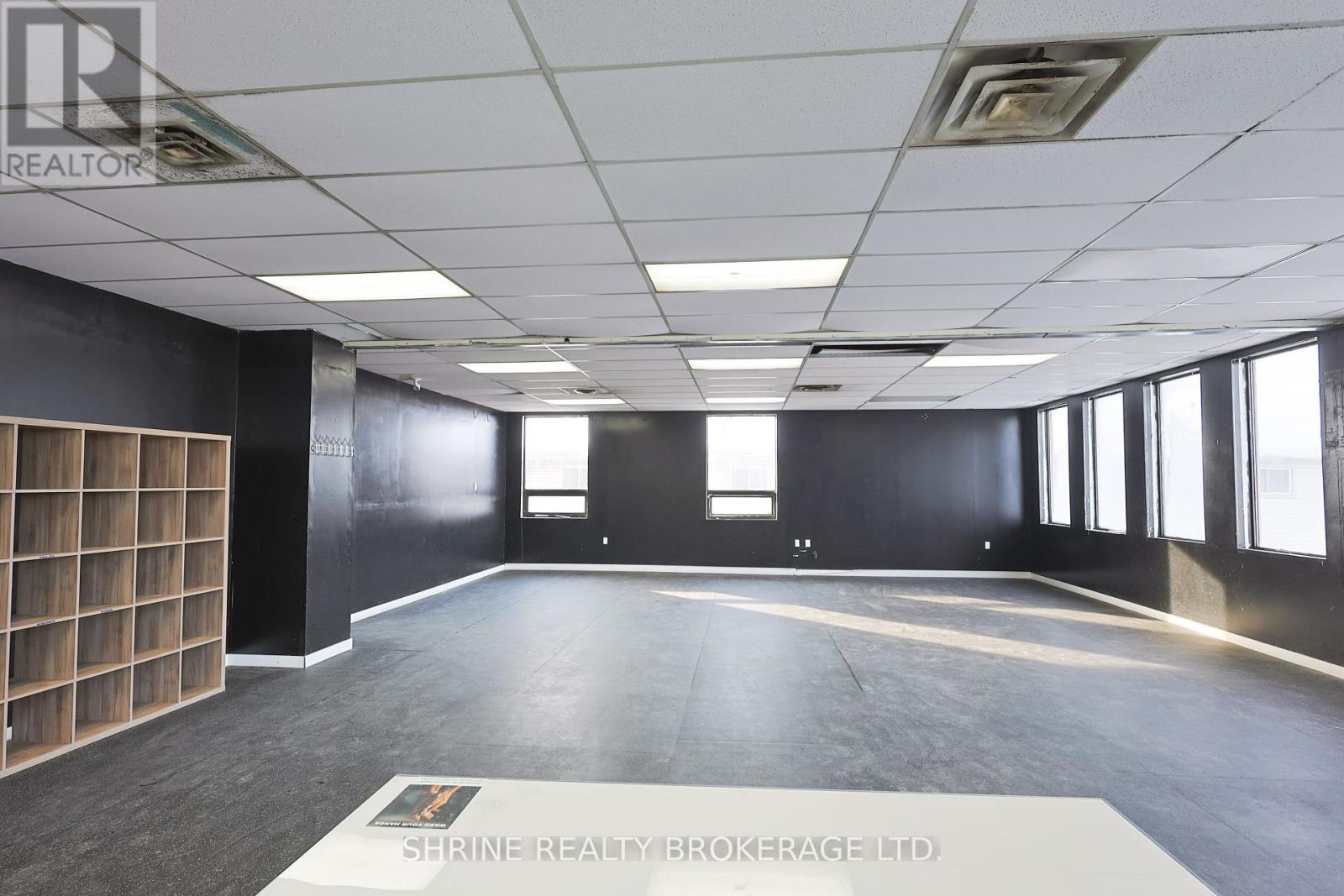 Upper - 134 Commissioners Road W, London South (South O), ON