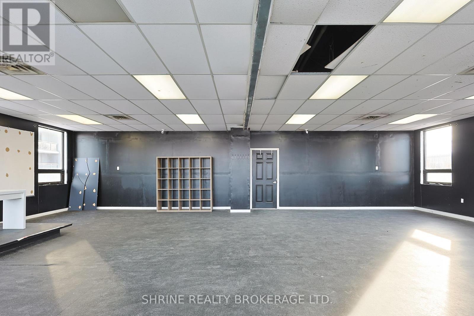 Upper - 134 Commissioners Road W, London South (South O), ON