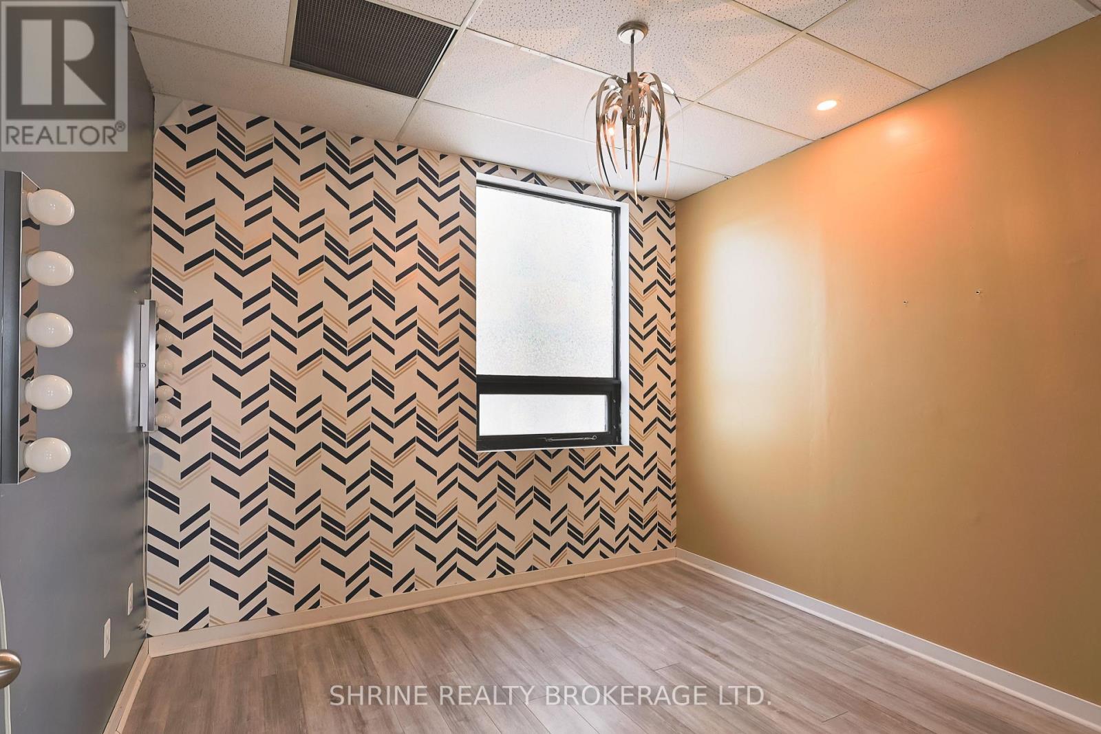 Upper - 134 Commissioners Road W, London South (South O), ON