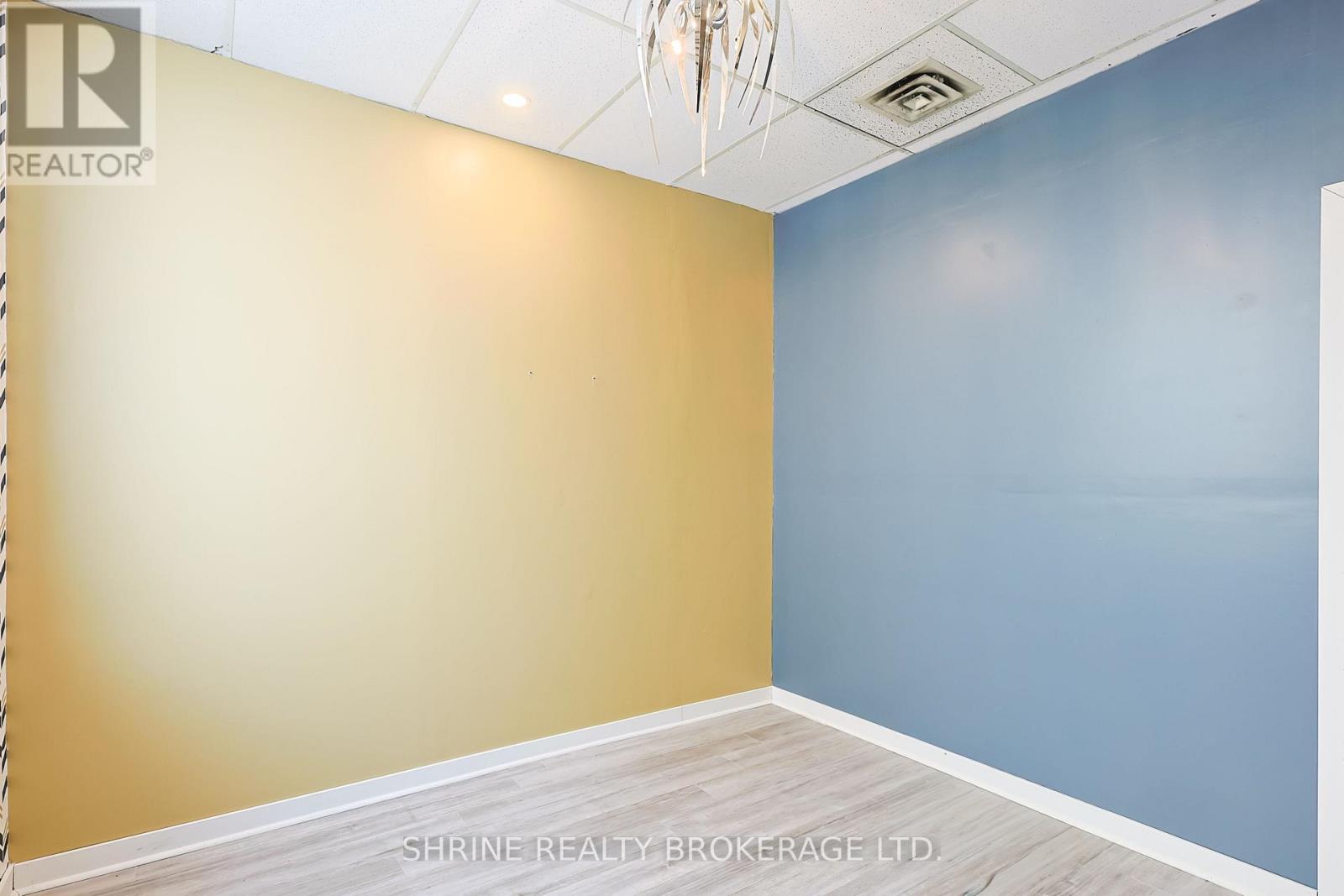 Upper - 134 Commissioners Road W, London South (South O), ON