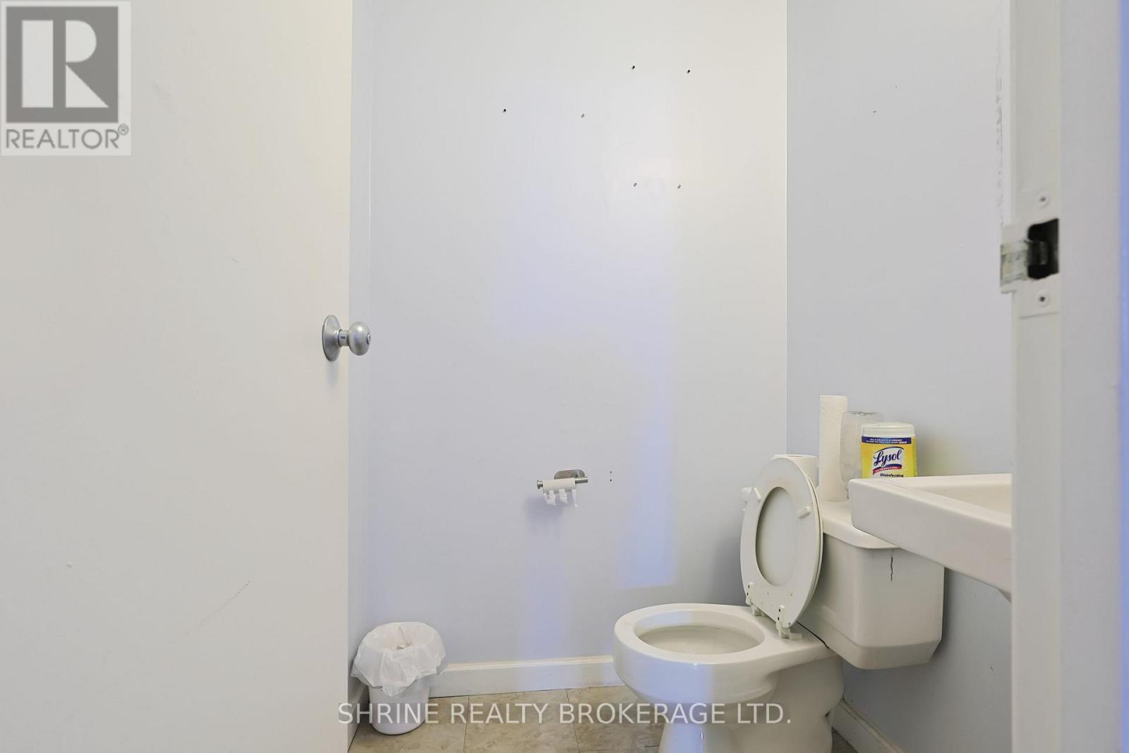 Upper - 134 Commissioners Road W, London South (South O), ON