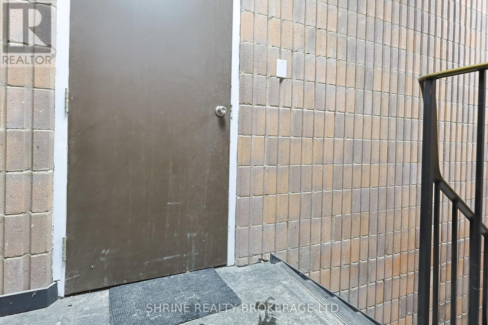 Upper - 134 Commissioners Road W, London South (South O), ON