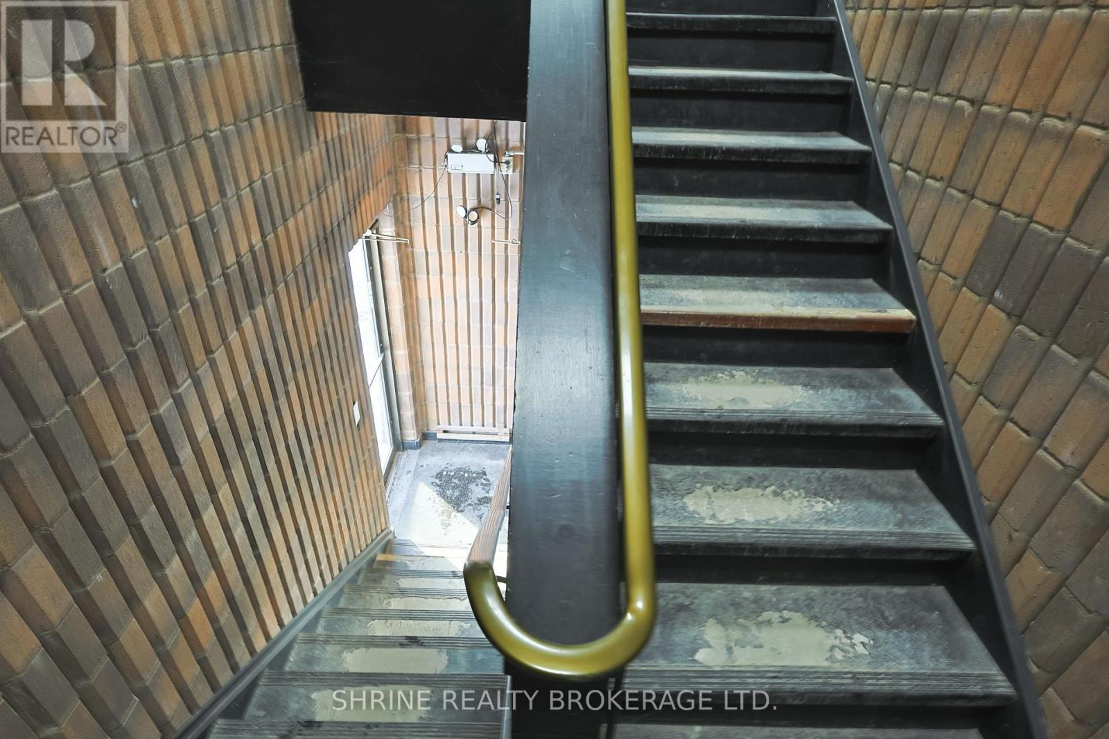 Upper - 134 Commissioners Road W, London South (South O), ON