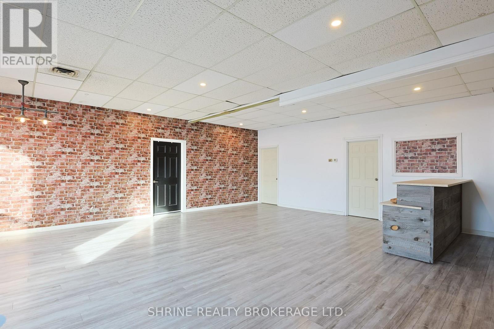 Upper - 134 Commissioners Road W, London South (South O), ON