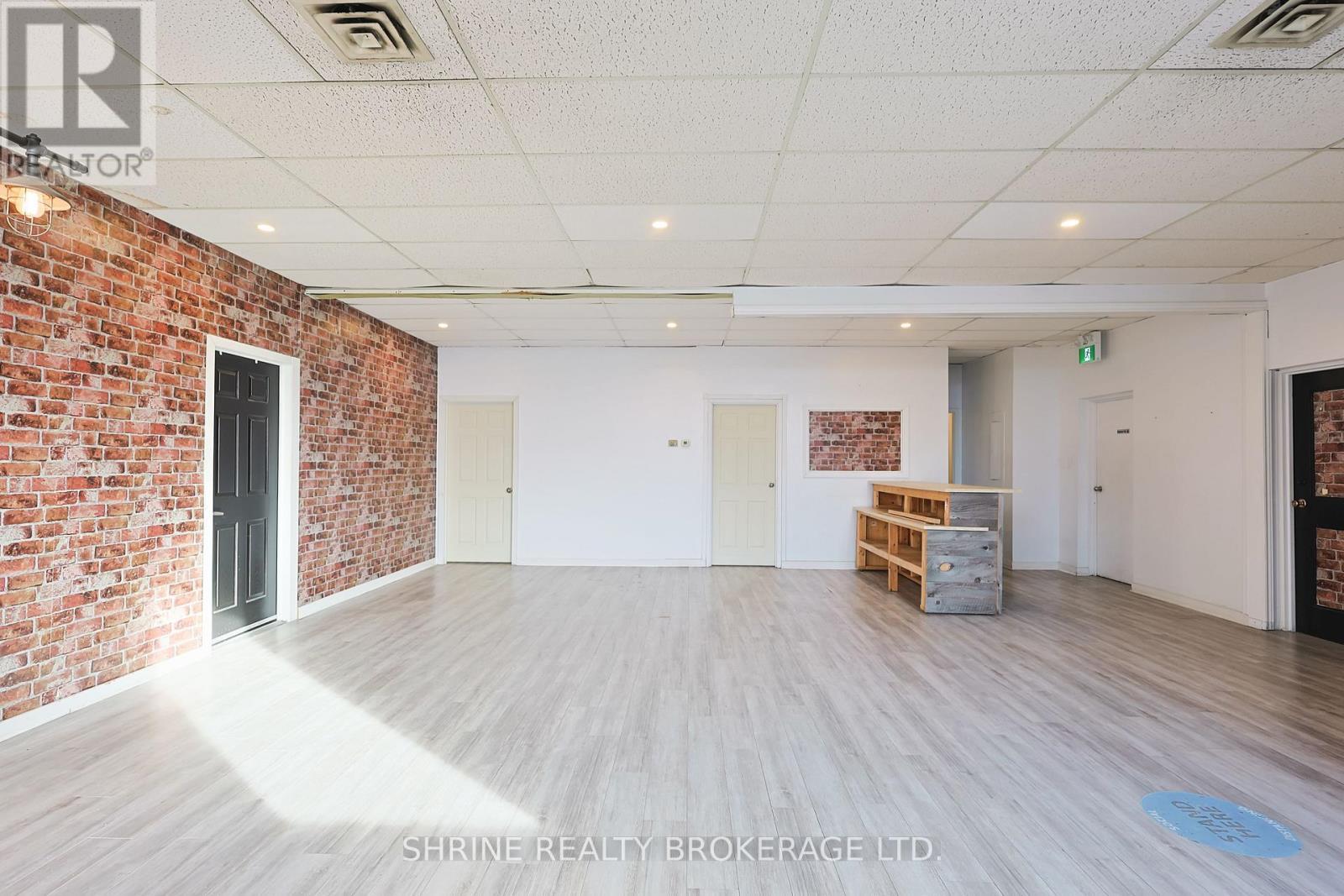 Upper - 134 Commissioners Road W, London South (South O), ON