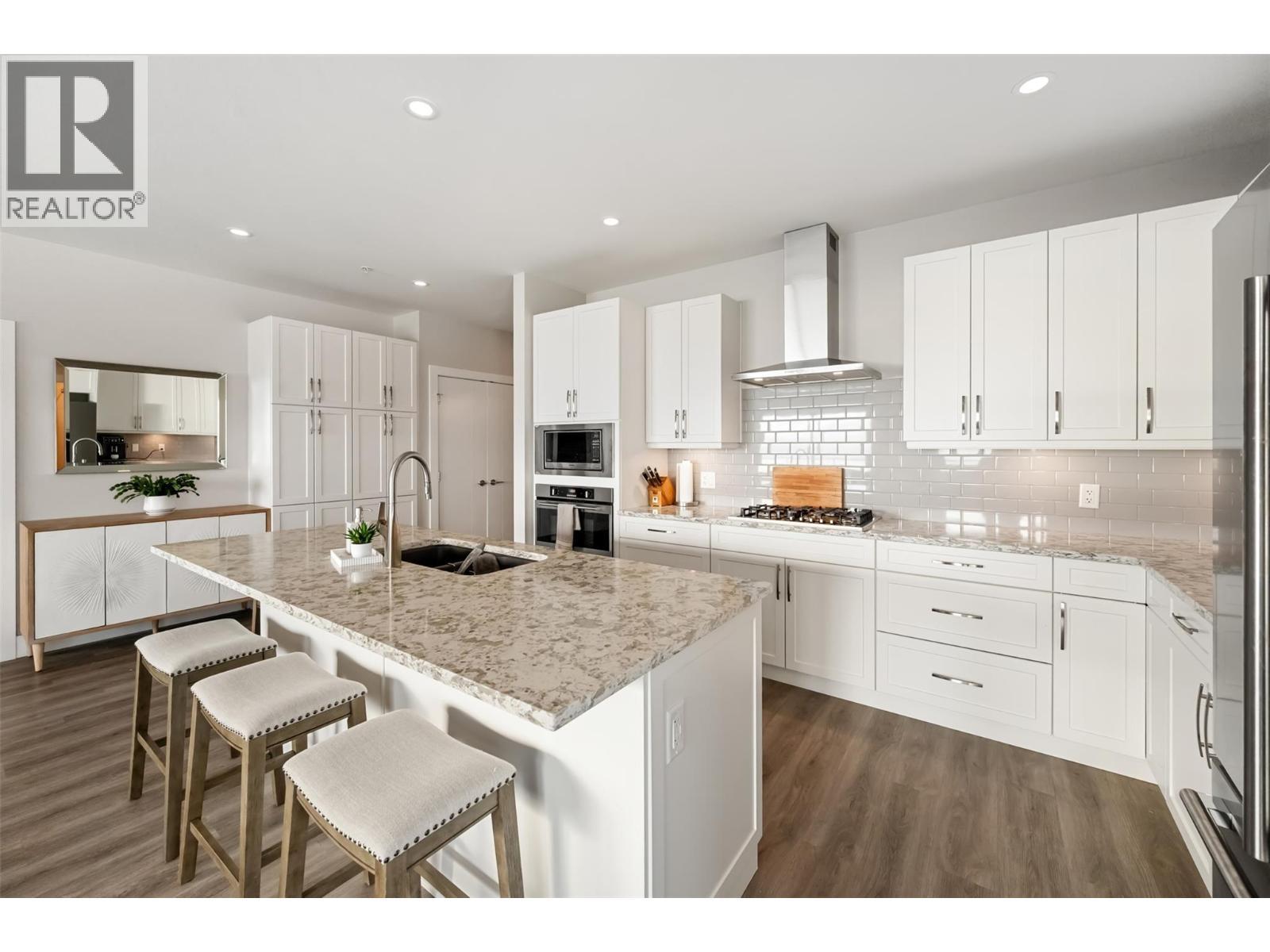 400 Vista Park Unit# 421, Penticton, BC - Indoor Photo Showing Kitchen With Upgraded Kitchen