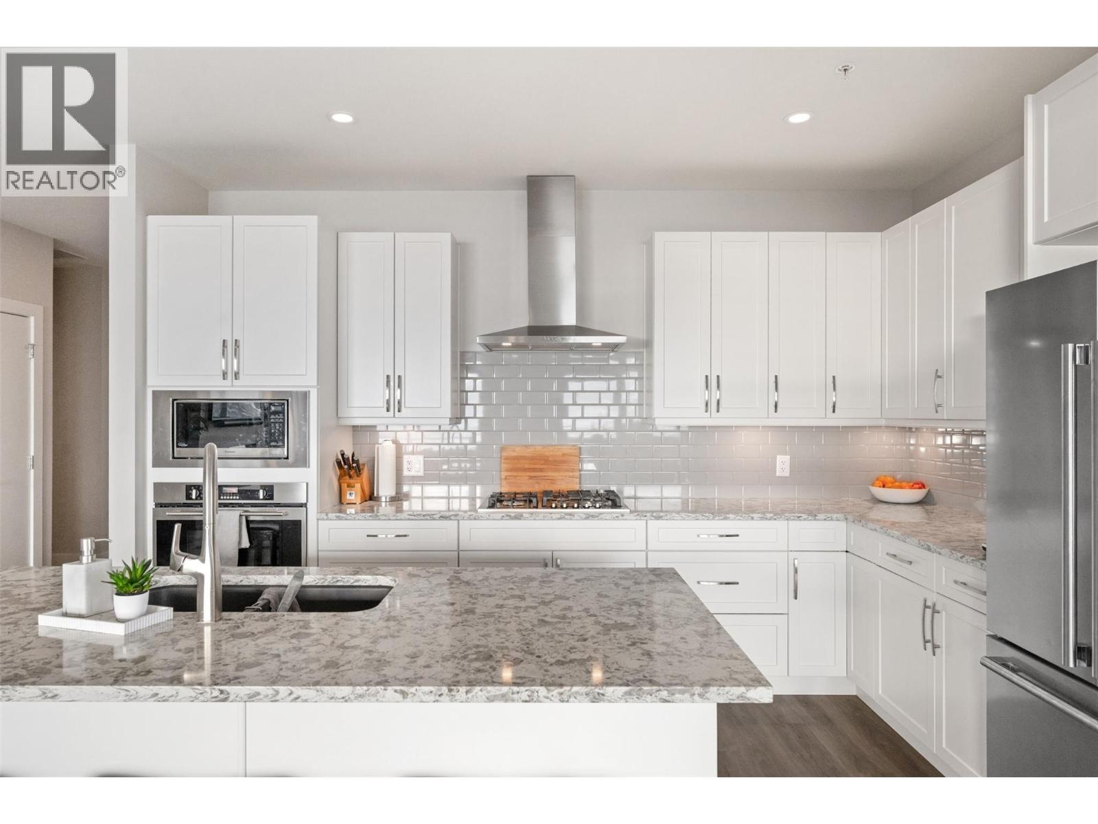 400 Vista Park Unit# 421, Penticton, BC - Indoor Photo Showing Kitchen With Double Sink With Upgraded Kitchen