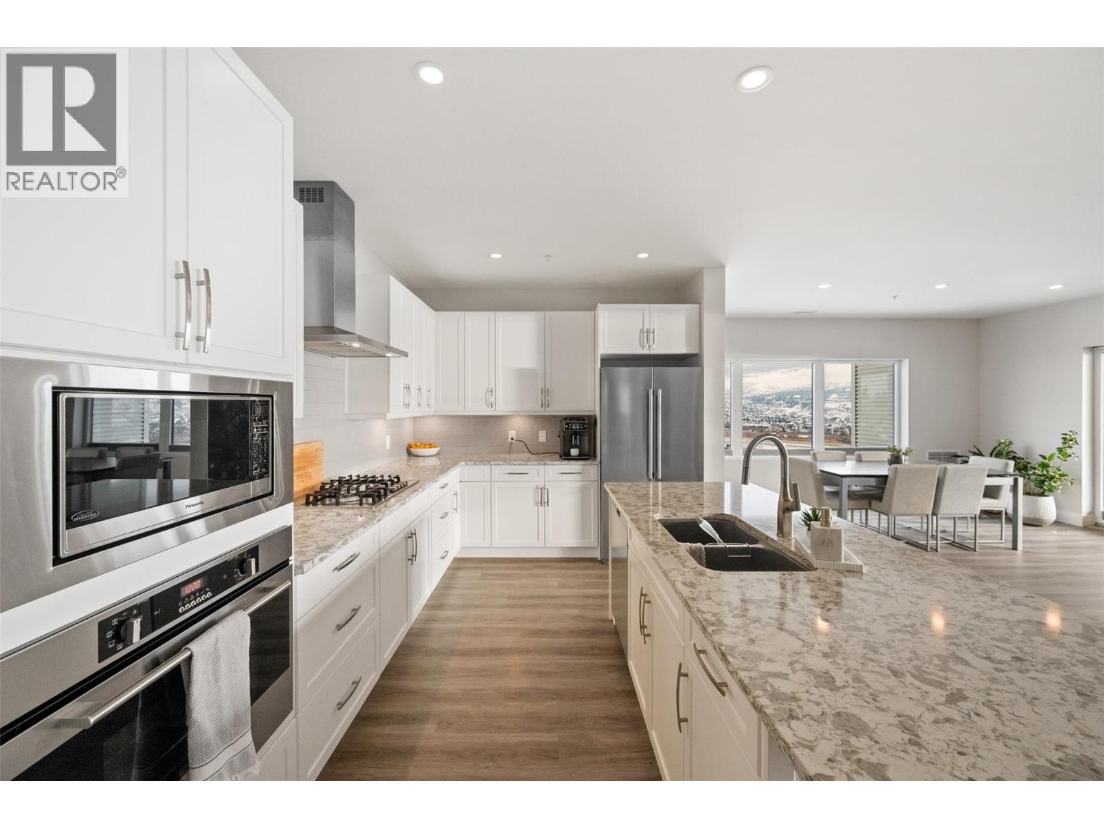 400 Vista Park Unit# 421, Penticton, BC - Indoor Photo Showing Kitchen With Double Sink With Upgraded Kitchen