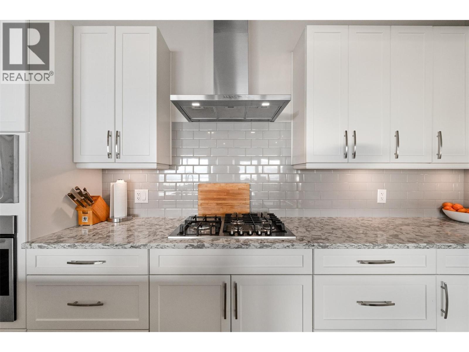 400 Vista Park Unit# 421, Penticton, BC - Indoor Photo Showing Kitchen With Upgraded Kitchen