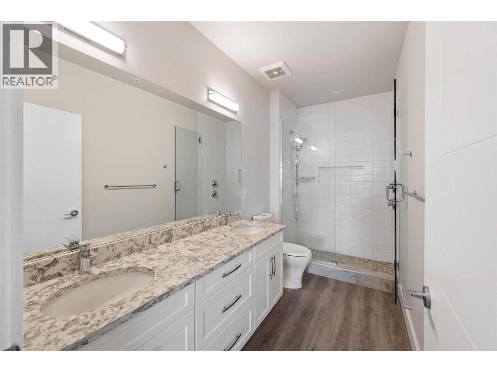 400 Vista Park Unit# 421, Penticton, BC - Indoor Photo Showing Bathroom